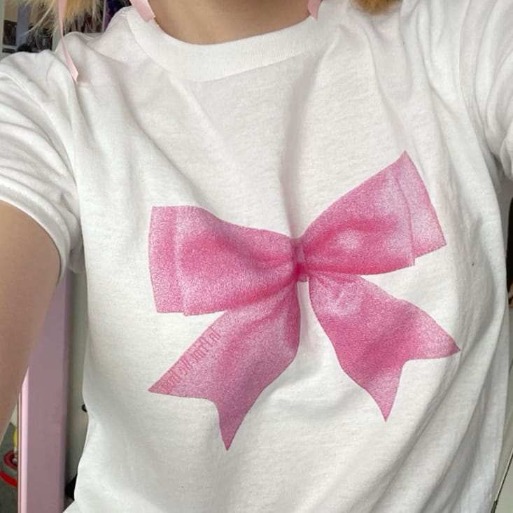 Soft Bow Detail Crop Tee – Playful Minimal Street Style